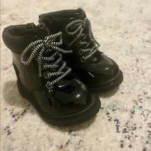 Girls - toddler combat boots, like new!